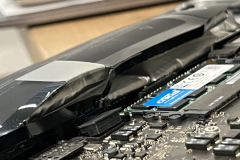Nafúknutá batéria MacBook Pro 15"