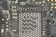 MacBook Pro 16" M3 2023 nabíjací čip